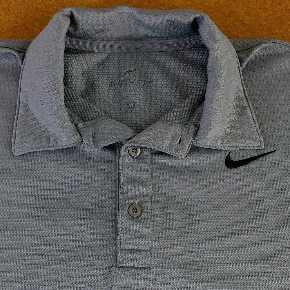 Nike Dri Fit Mens‎ Size Medium Gray Short Sleeve Performance Polo Shirt *Flaw